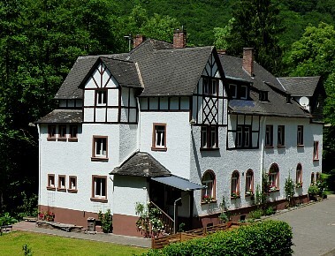 Wald Villa Üssbach Aussenansicht